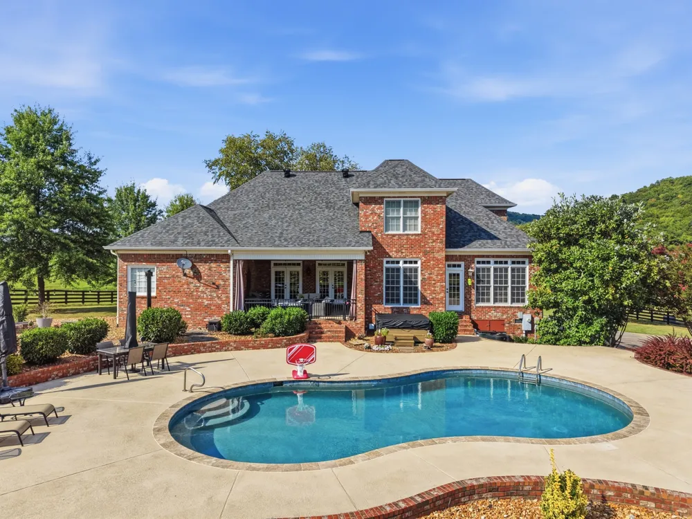 11987 N Milton Rd Milton, TN 37118