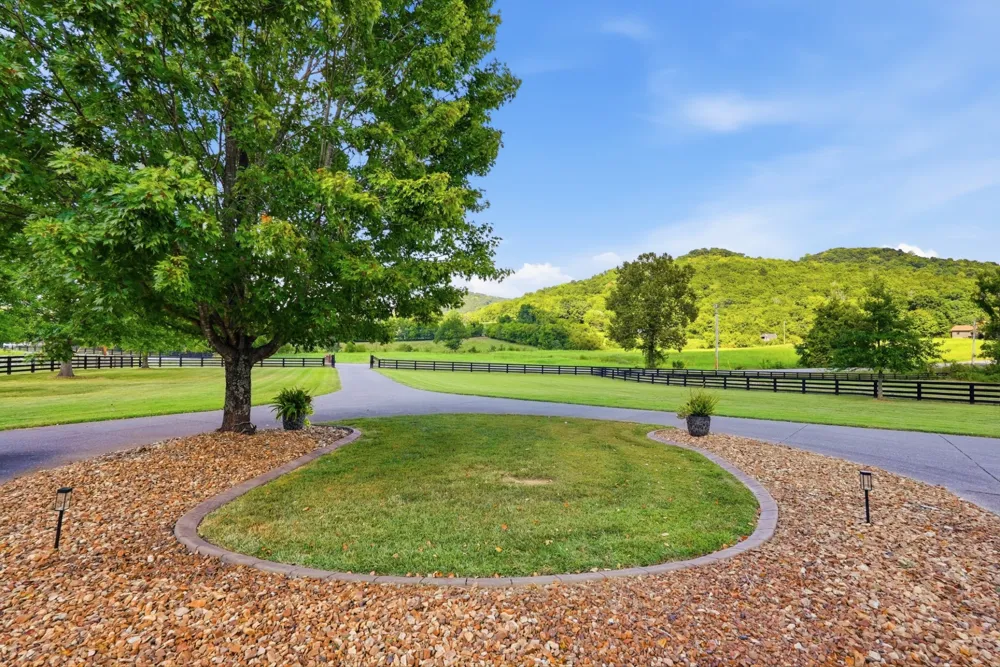 11987 N Milton Rd Milton, TN 37118