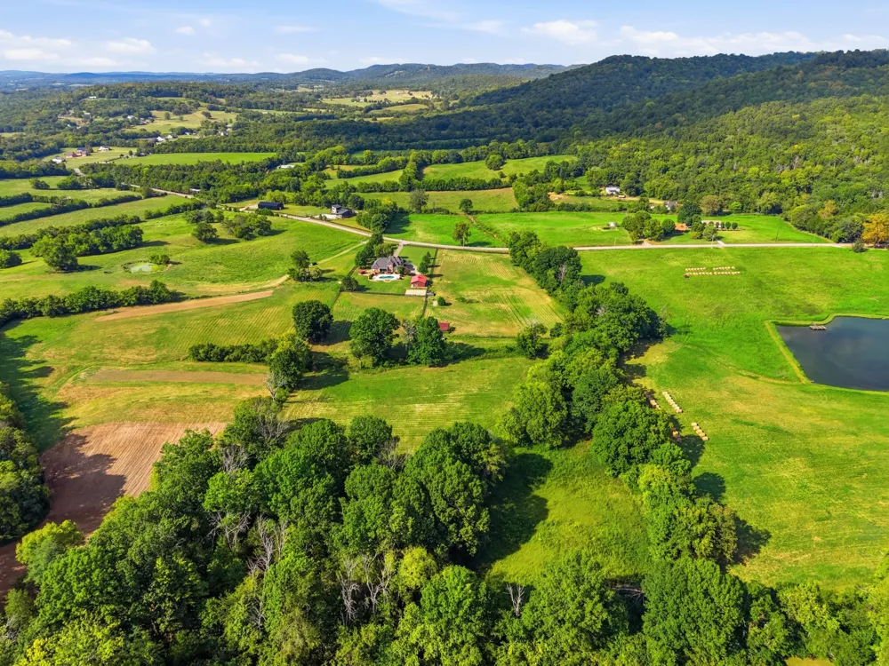 11987 N Milton Rd Milton, TN 37118