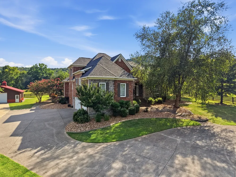 11987 N Milton Rd Milton, TN 37118