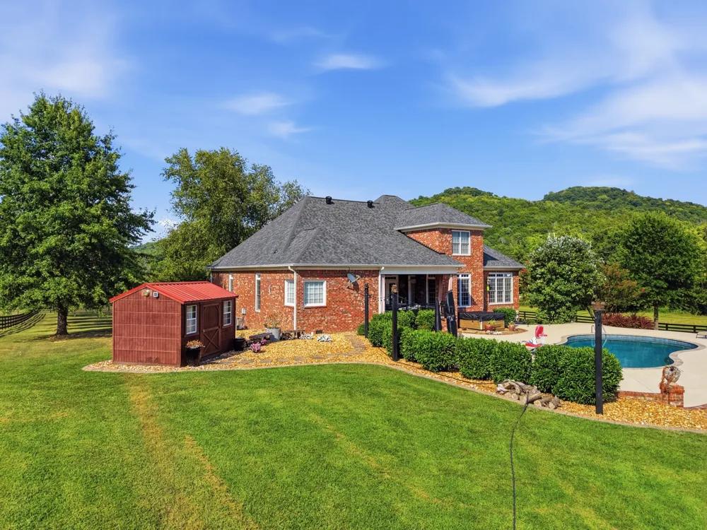11987 N Milton Rd Milton, TN 37118