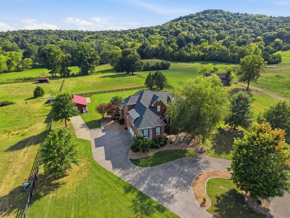 11987 N Milton Rd Milton, TN 37118