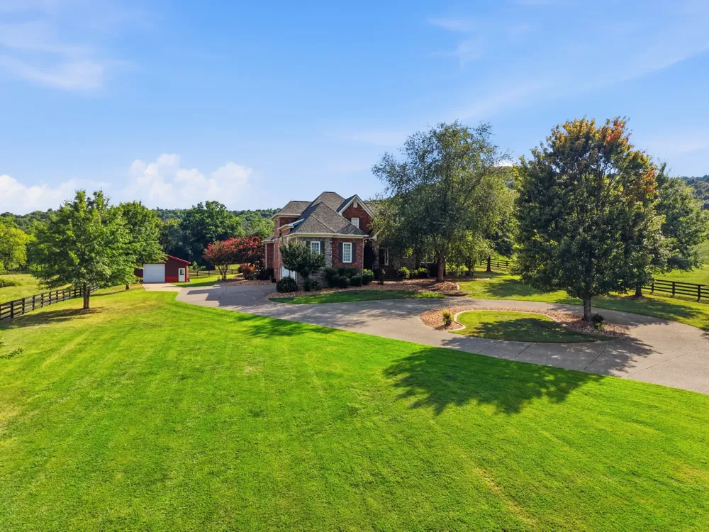11987 N Milton Rd Milton, TN 37118