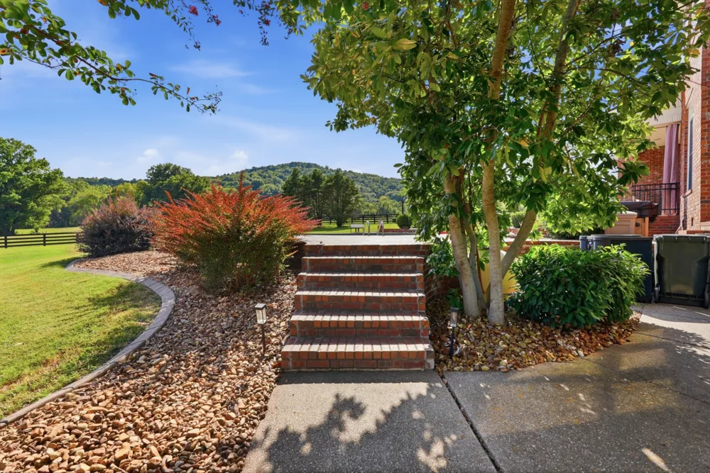 11987 N Milton Rd Milton, TN 37118