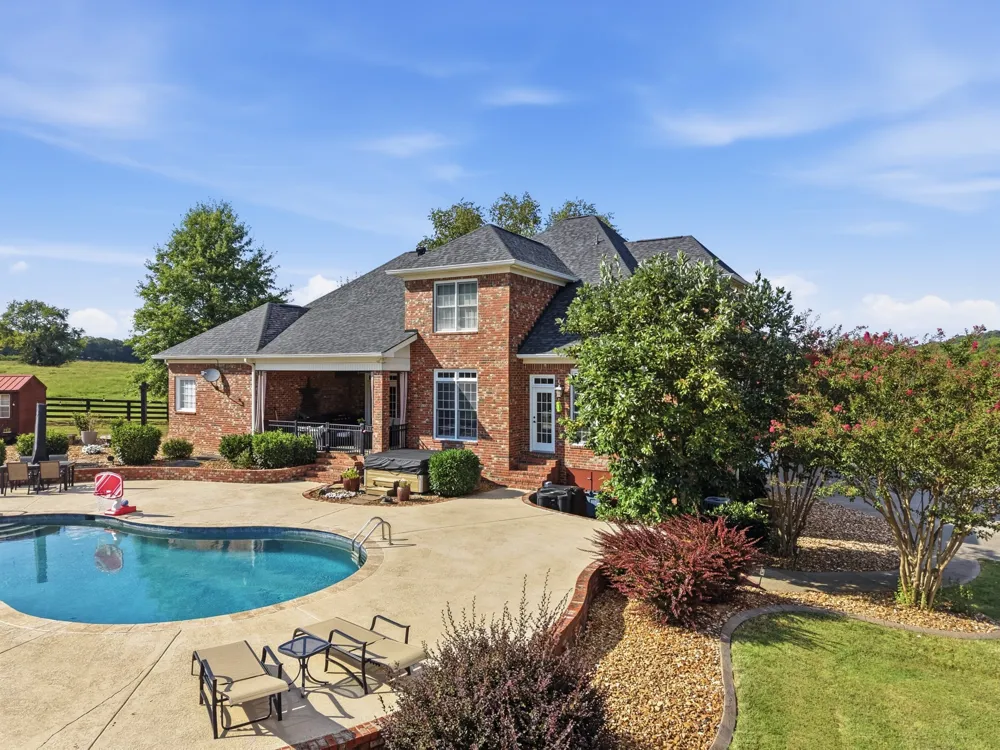 11987 N Milton Rd Milton, TN 37118