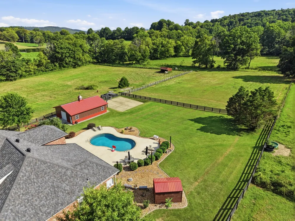 11987 N Milton Rd Milton, TN 37118