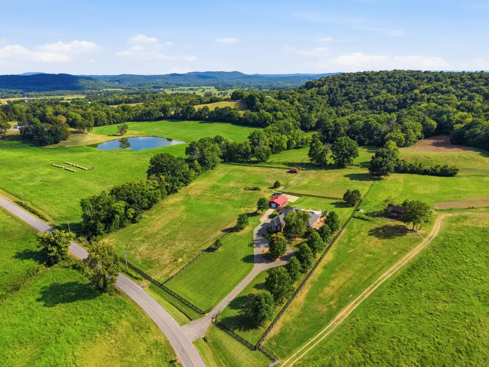 11987 N Milton Rd Milton, TN 37118