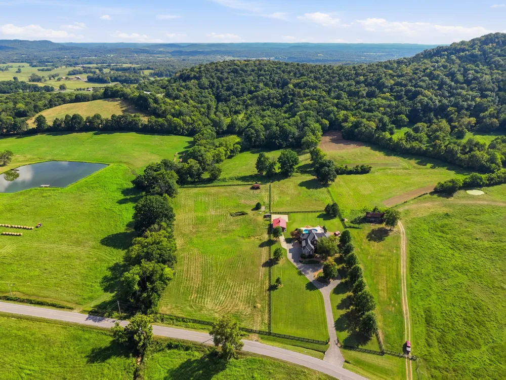 11987 N Milton Rd Milton, TN 37118