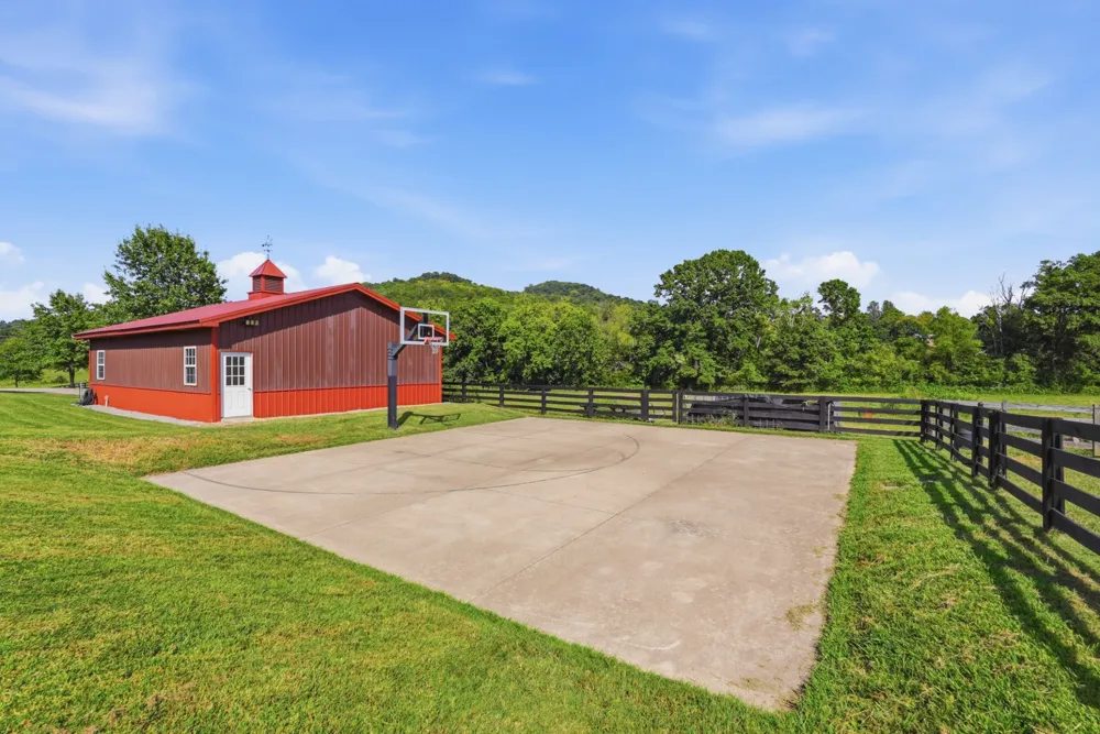 11987 N Milton Rd Milton, TN 37118