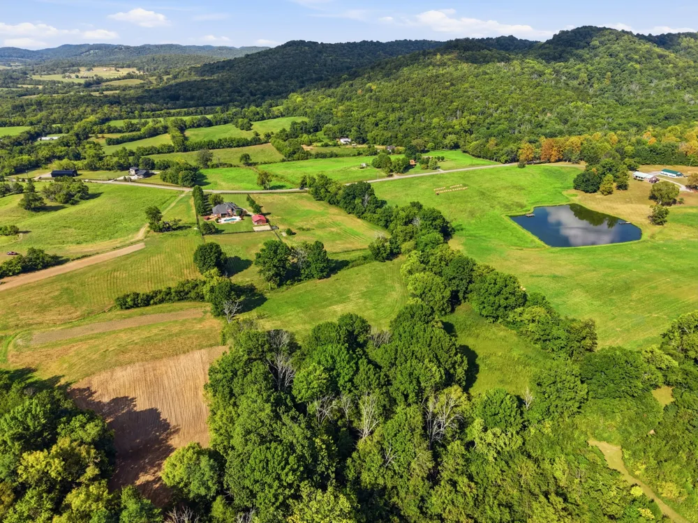 11987 N Milton Rd Milton, TN 37118