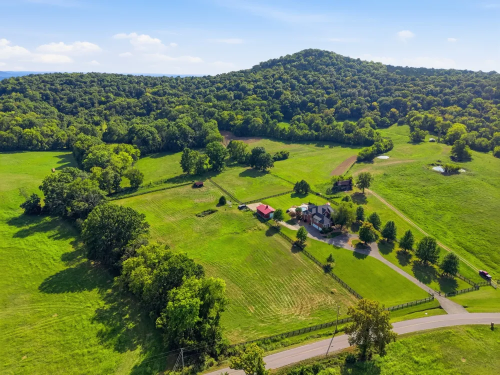 11987 N Milton Rd Milton, TN 37118