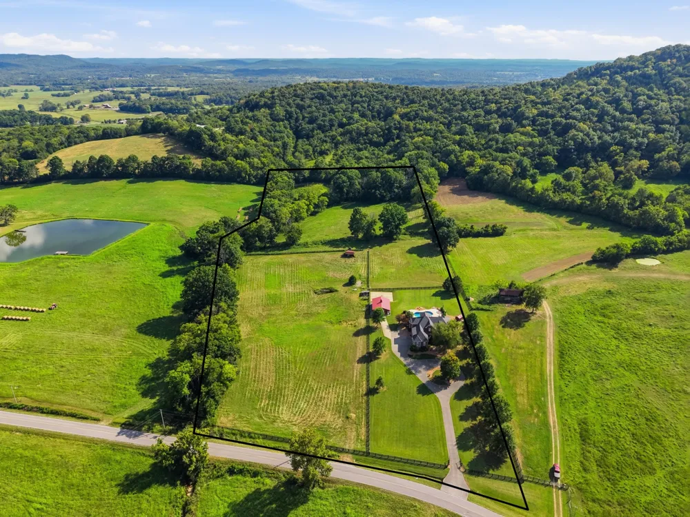 11987 N Milton Rd Milton, TN 37118