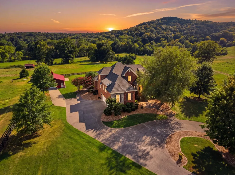 11987 N Milton Rd Milton, TN 37118