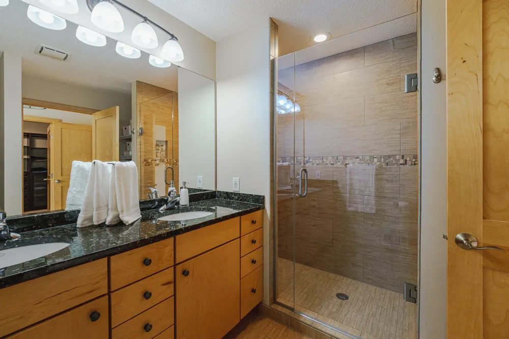 2108 Village Terrace Bloomington, MN 55431