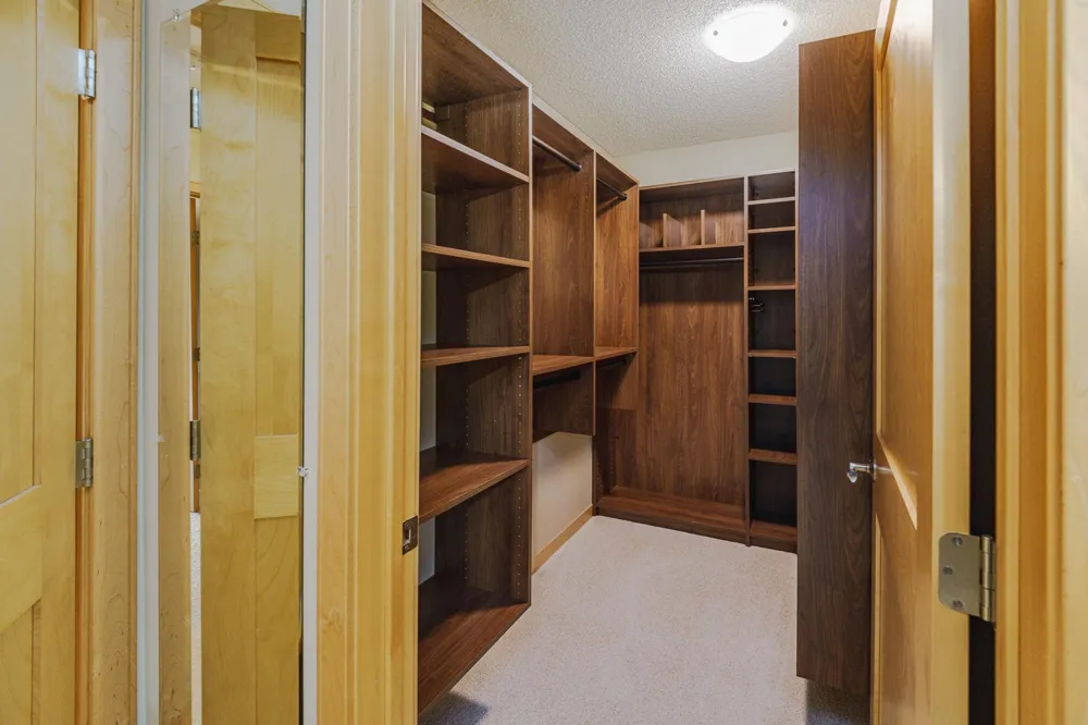 2108 Village Terrace Bloomington, MN 55431
