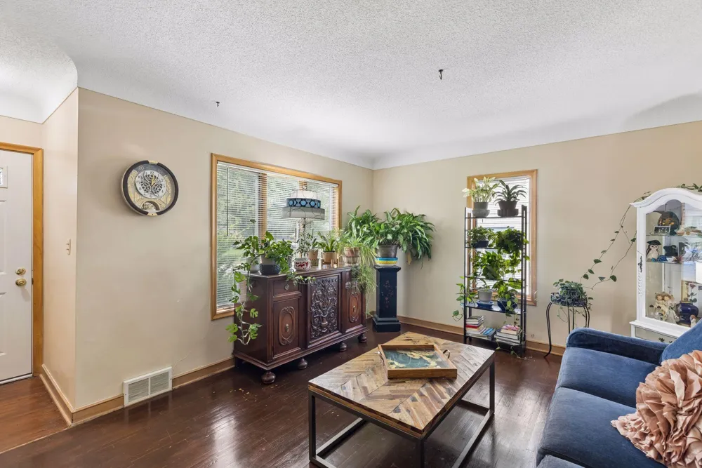 1190 Ottawa Avenue West Saint Paul, MN 55118