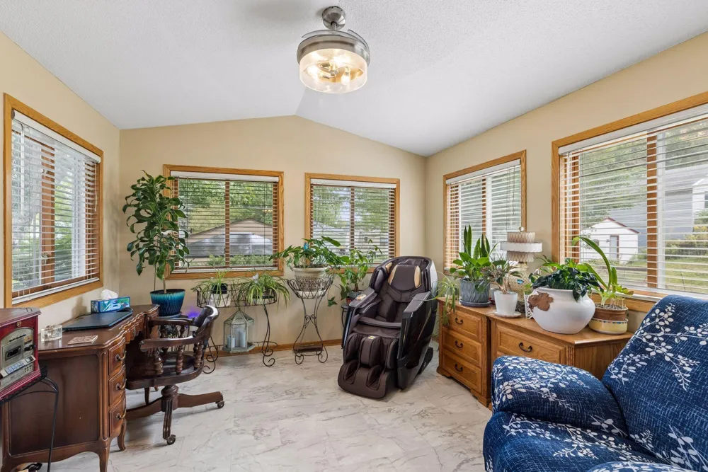 1190 Ottawa Avenue West Saint Paul, MN 55118