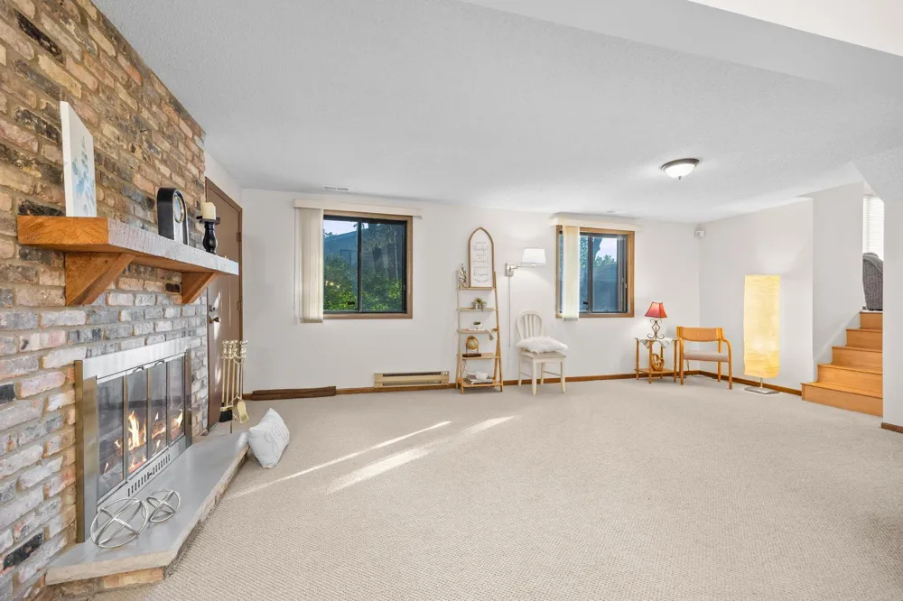 2241 Country Lane Minnetonka, MN 55305