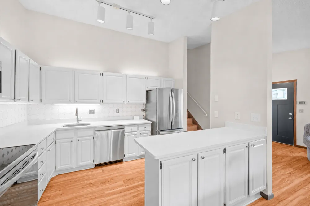2241 Country Lane Minnetonka, MN 55305