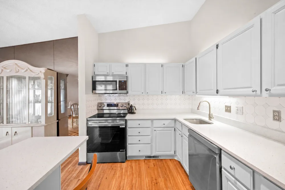 2241 Country Lane Minnetonka, MN 55305