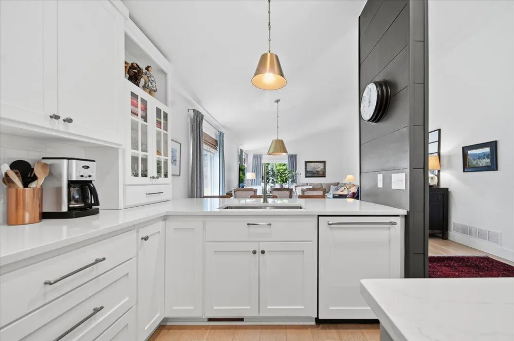 15402 Sussex Drive Minnetonka, MN 55345