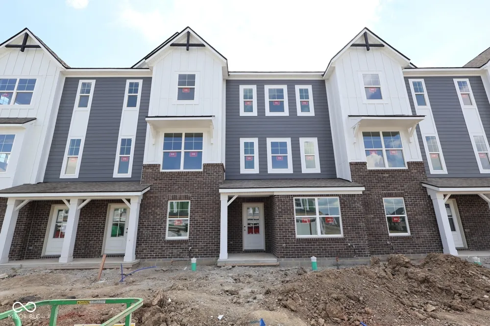 11199 Hobbsbrook Drive Noblesville, IN 46060
