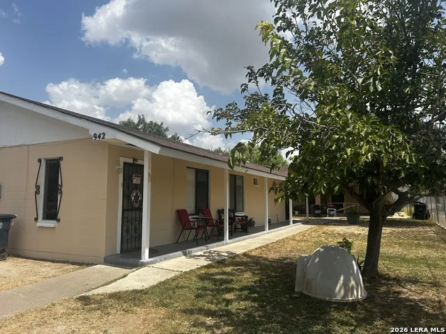 942 Colorado St Unit F Eagle Pass, TX 78852