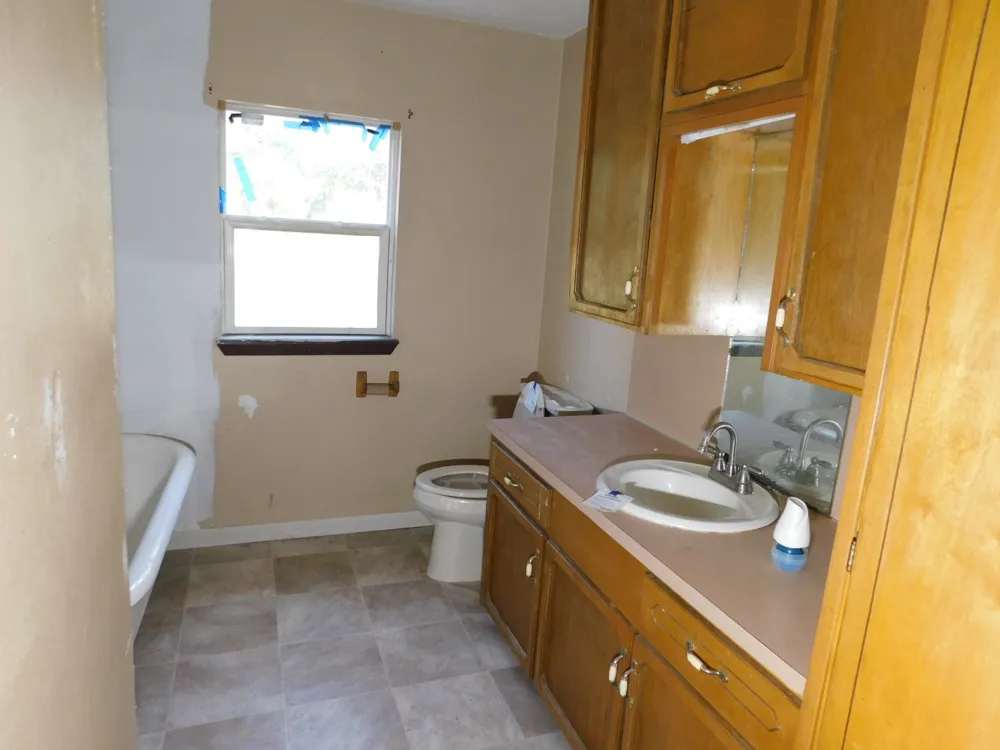 745 E Highway 355 Highway Midway, AR 71801