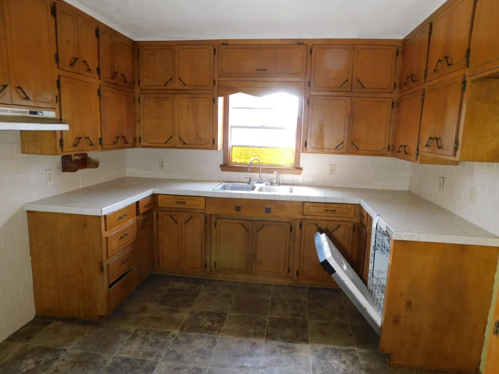 745 E Highway 355 Highway Midway, AR 71801