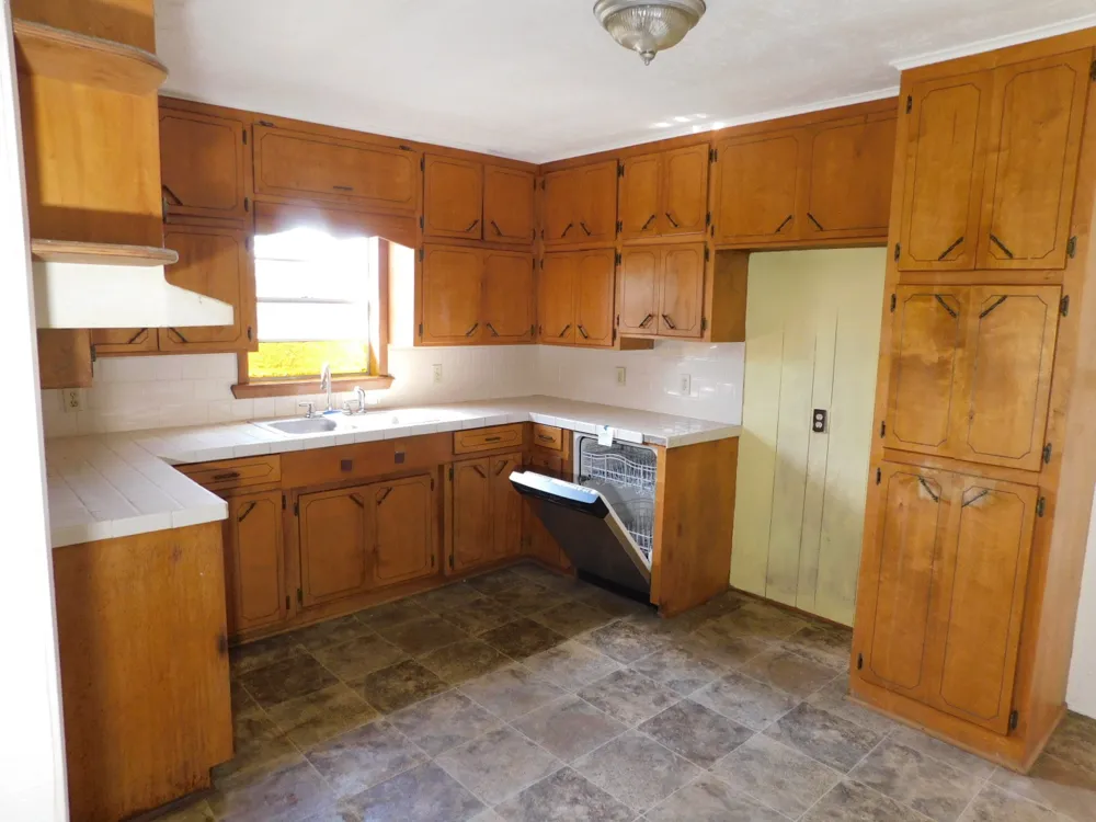 745 E Highway 355 Highway Midway, AR 71801