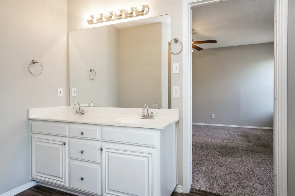 8128 Modesto Drive Arlington, TX 76001