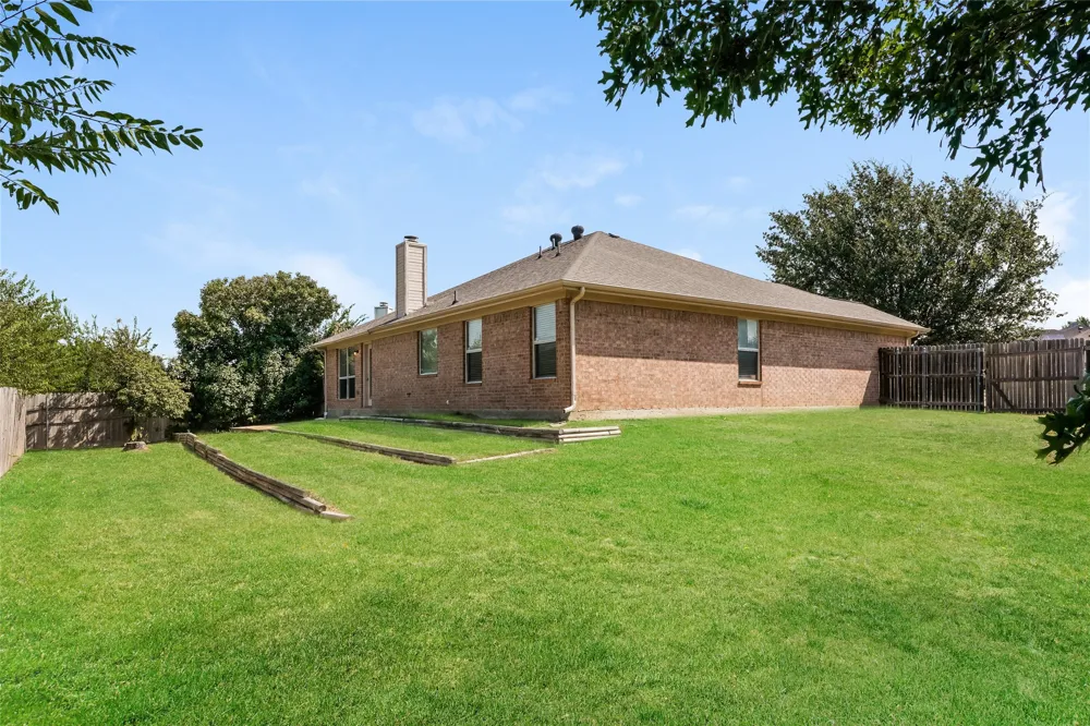 8128 Modesto Drive Arlington, TX 76001