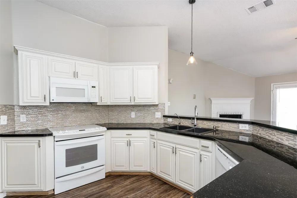 8128 Modesto Drive Arlington, TX 76001