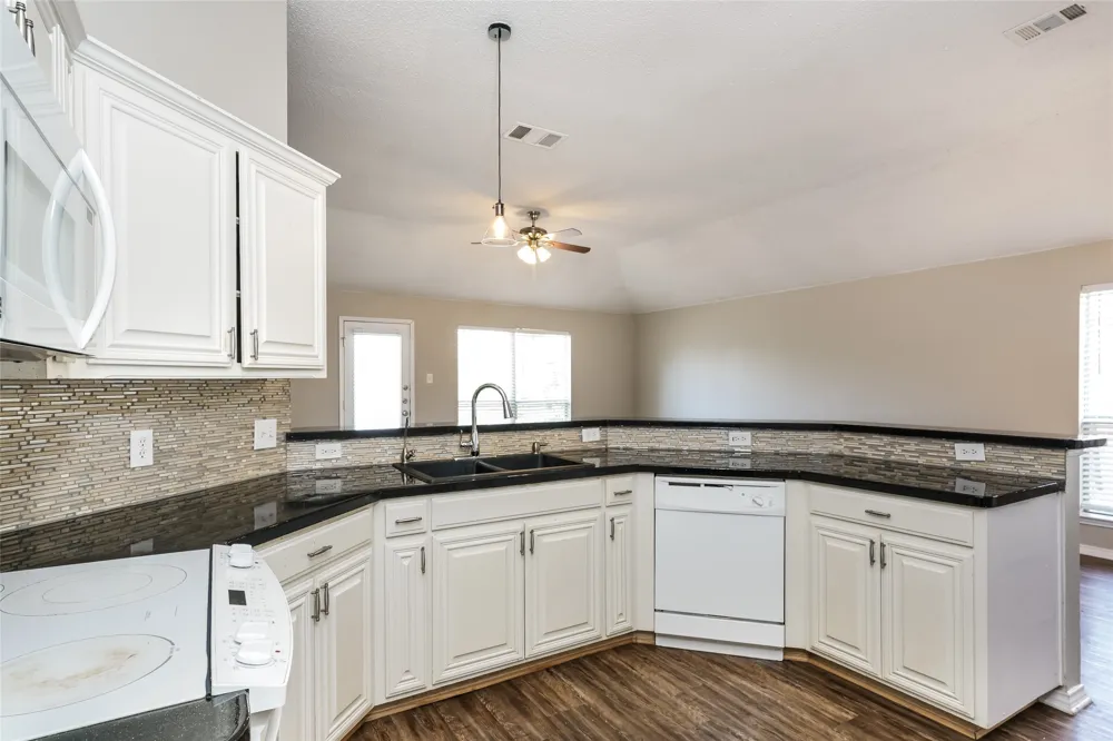 8128 Modesto Drive Arlington, TX 76001