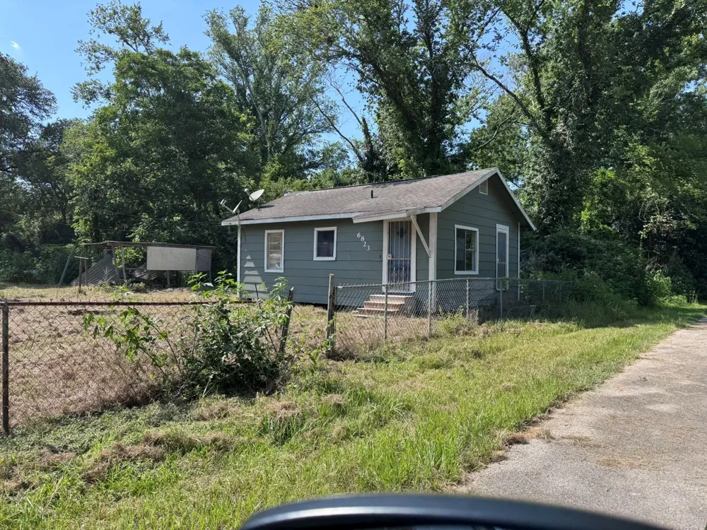 6823 Isla Road Brookside Village, TX 77581