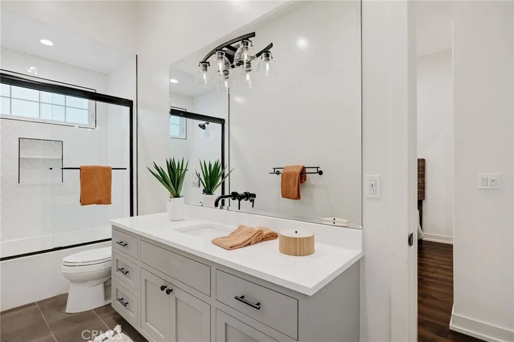 1919 Gates Avenue #B Redondo Beach, CA 90278
