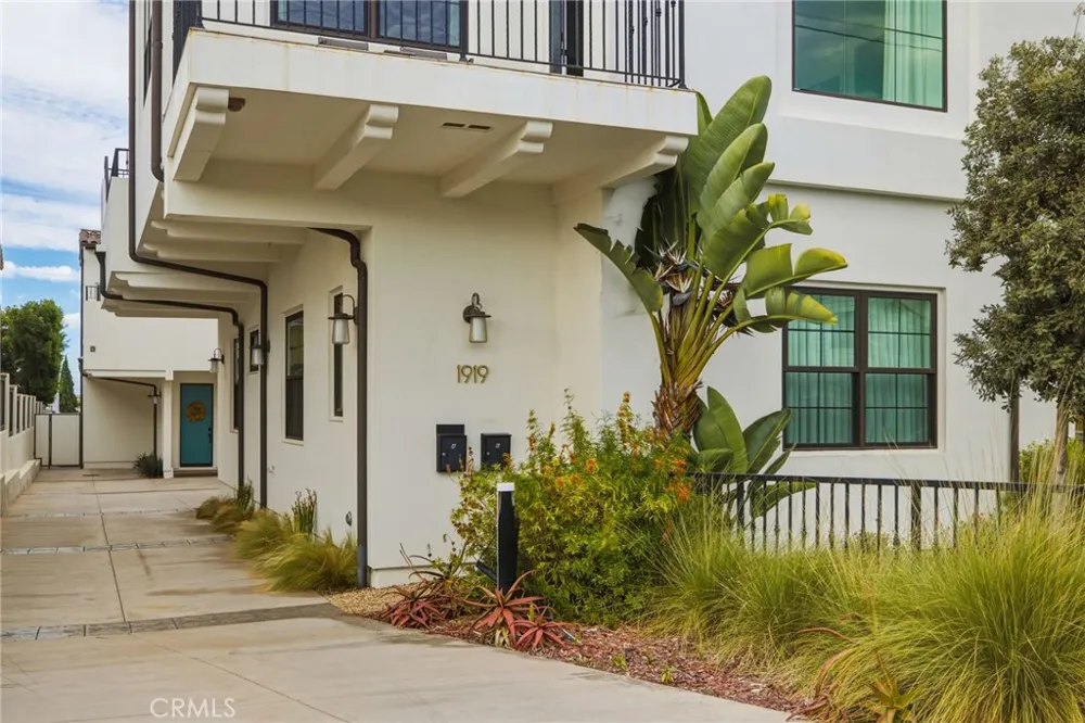 1919 Gates Avenue #B Redondo Beach, CA 90278