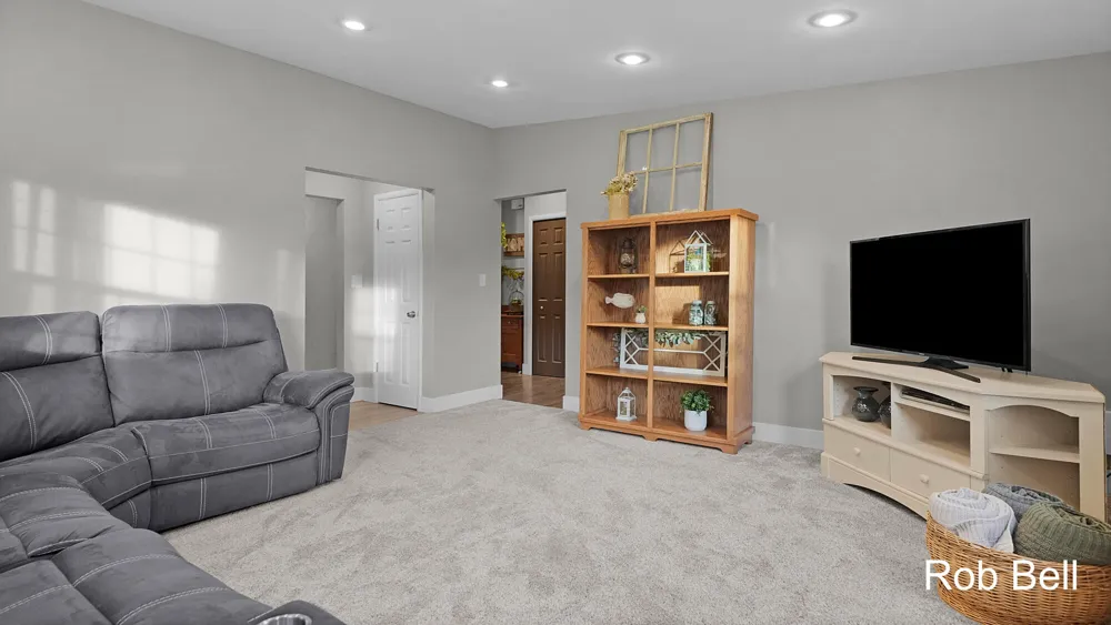 631 Evergreen Street Jenison, MI 49428