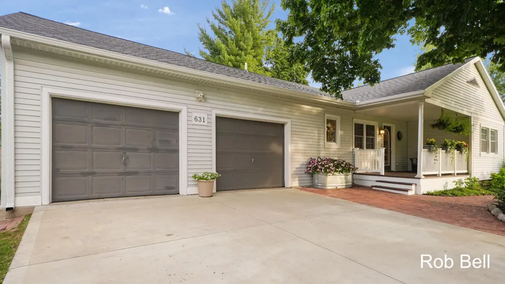 631 Evergreen Street Jenison, MI 49428