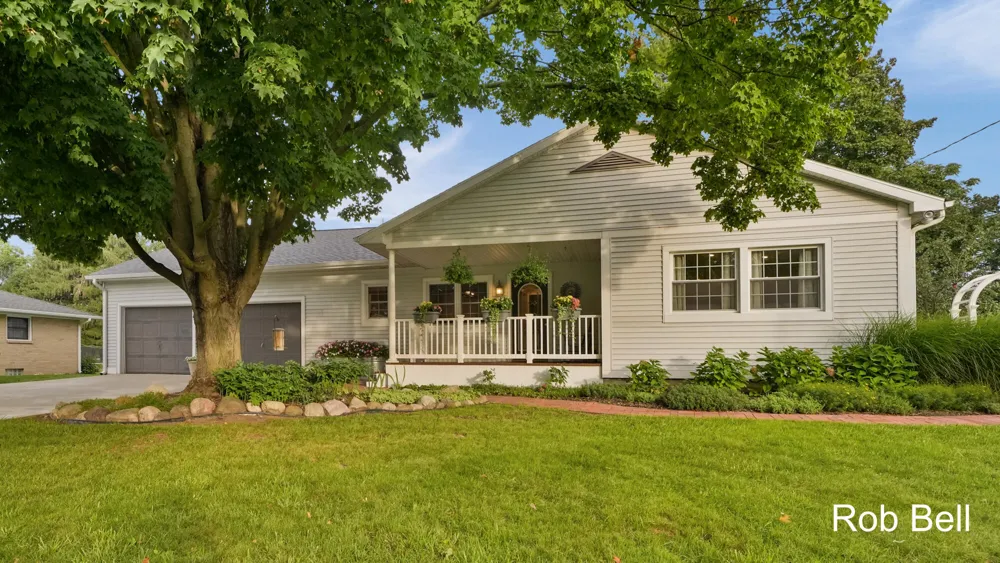631 Evergreen Street Jenison, MI 49428
