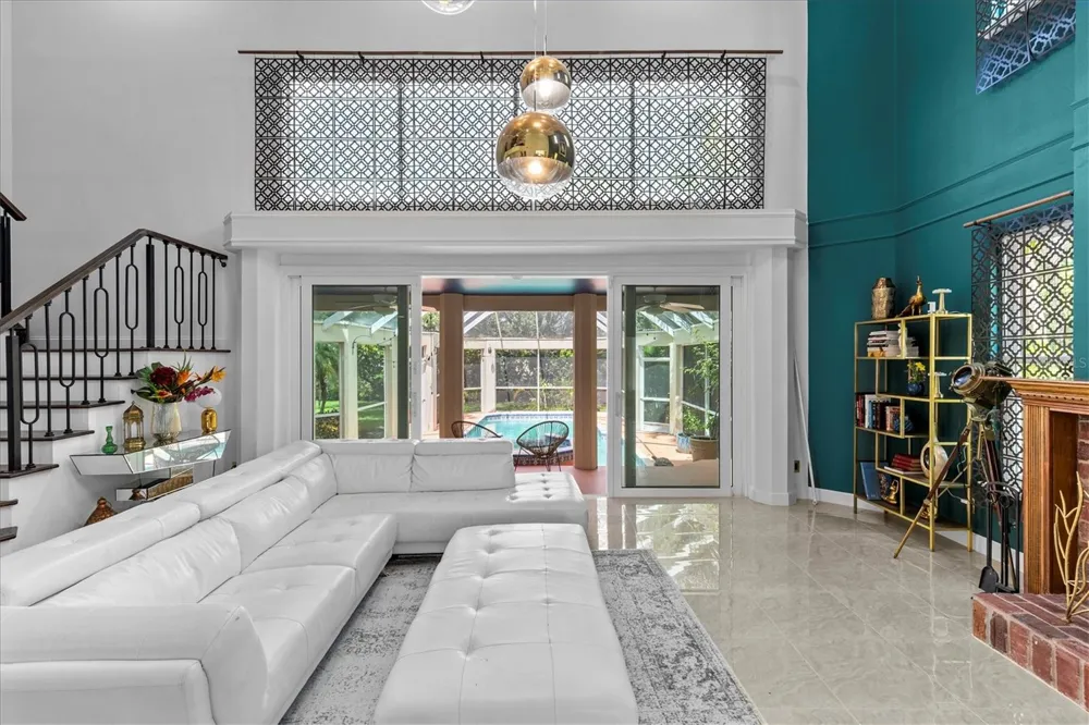 5914 LA ROSA LANE Apollo Beach, FL 33572
