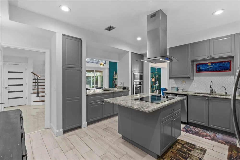 5914 LA ROSA LANE Apollo Beach, FL 33572