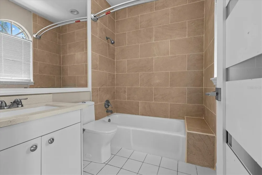 5914 LA ROSA LANE Apollo Beach, FL 33572