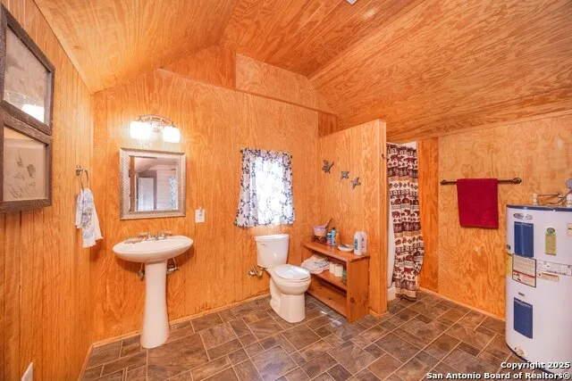 1849 County Road 340 Knippa, TX 78870