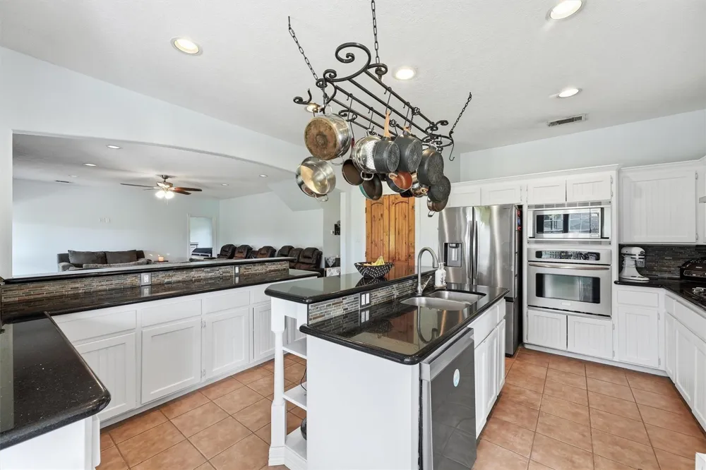 874 County Road 2222 Cleveland, TX 77327