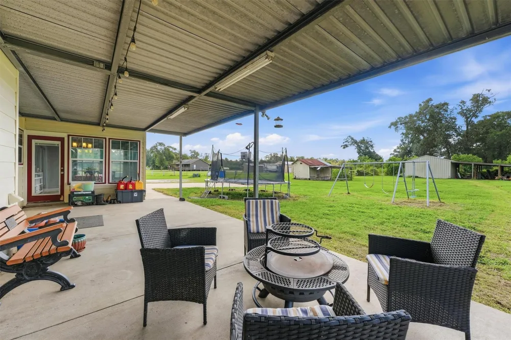 874 County Road 2222 Cleveland, TX 77327