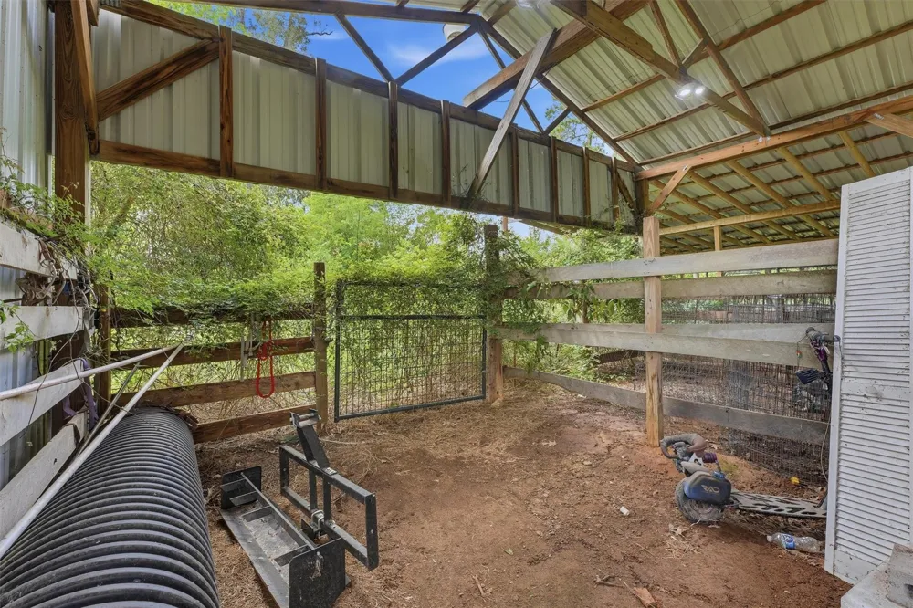874 County Road 2222 Cleveland, TX 77327