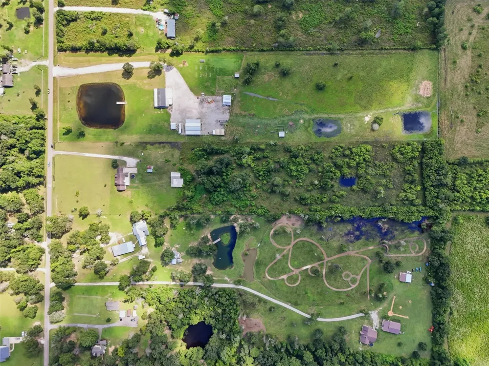 874 County Road 2222 Cleveland, TX 77327