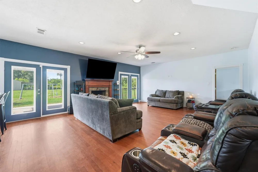 874 County Road 2222 Cleveland, TX 77327