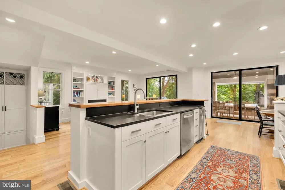 6512 RIDGE DRIVE Bethesda, MD 20816
